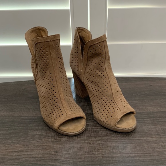 Lucky Brand Larise tan stacked heel bootie size 6 - Picture 3 of 12